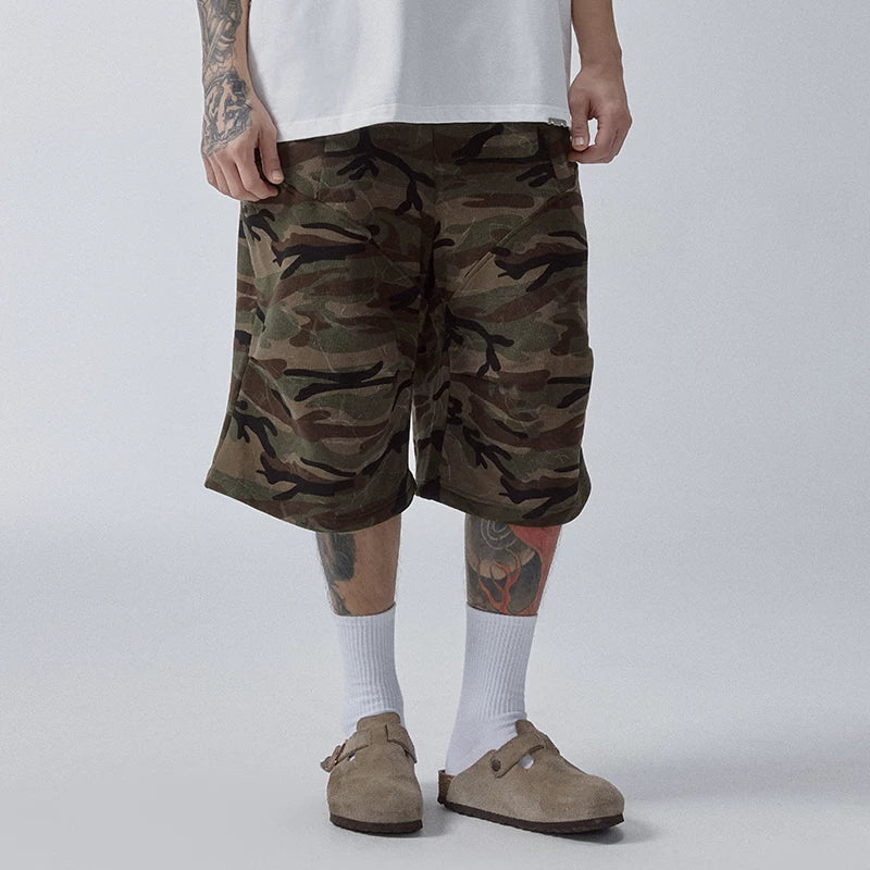 F2CE trendy loose washed vintage camouflage cropped pants with knee folds and curved blades casual pants versatile shorts for men in summer